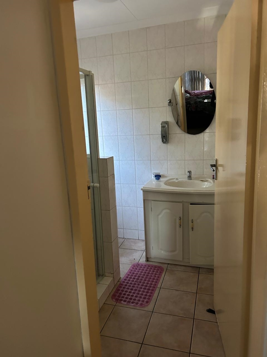 To Let 2 Bedroom Property for Rent in Broadacres Gauteng