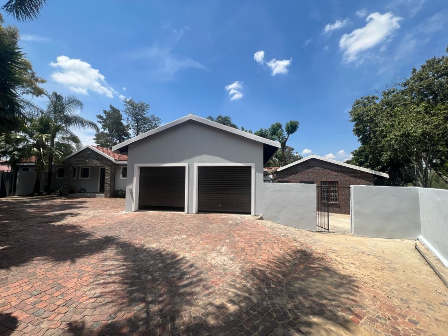 To Let 2 Bedroom Property for Rent in Broadacres Gauteng