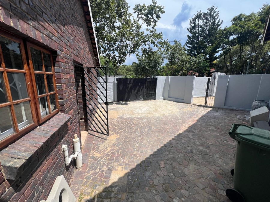 To Let 2 Bedroom Property for Rent in Broadacres Gauteng