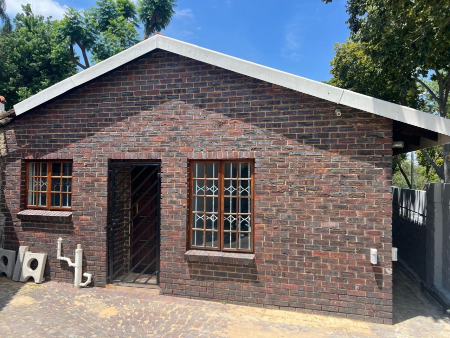 To Let 2 Bedroom Property for Rent in Broadacres Gauteng