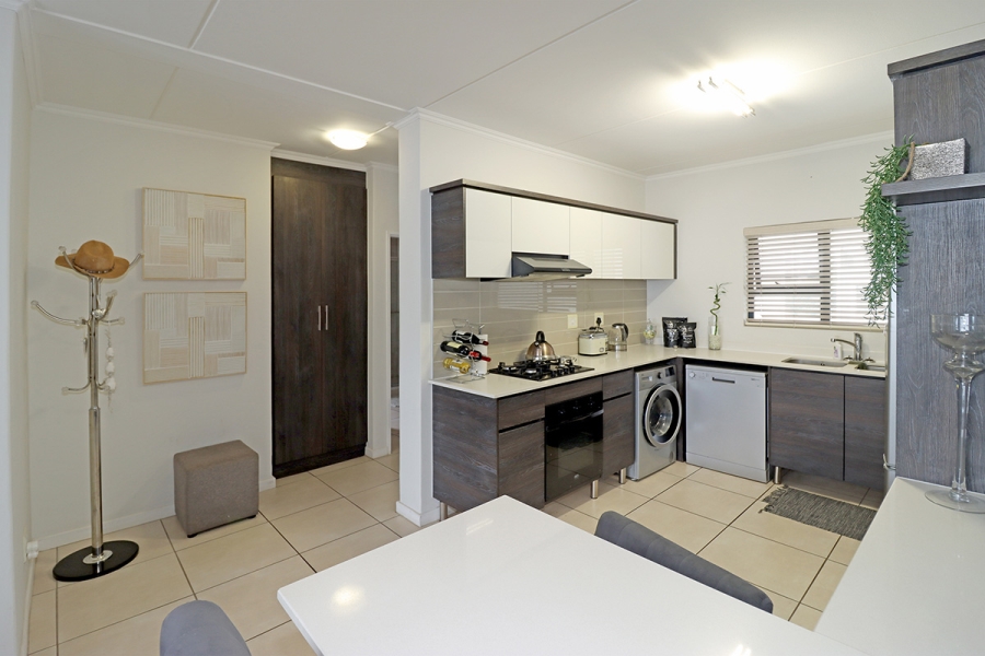 2 Bedroom Property for Sale in Greenstone Hill Gauteng