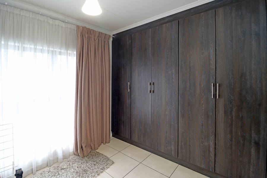 2 Bedroom Property for Sale in Greenstone Hill Gauteng