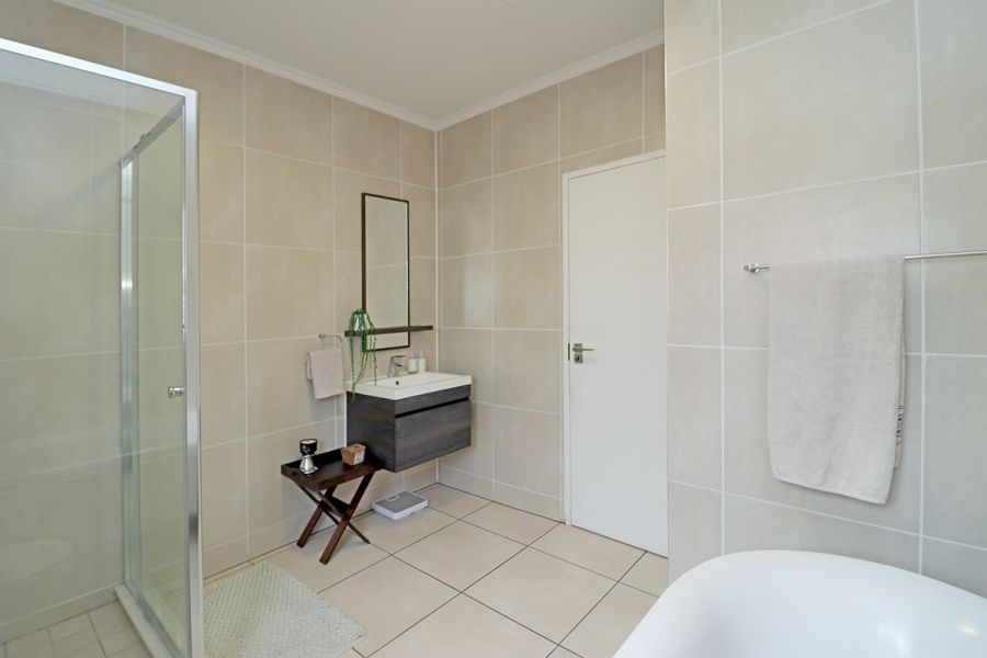 2 Bedroom Property for Sale in Greenstone Hill Gauteng