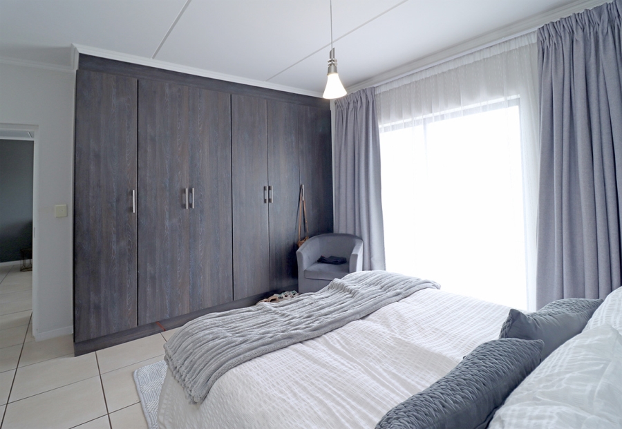 2 Bedroom Property for Sale in Greenstone Hill Gauteng