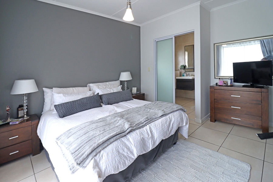 2 Bedroom Property for Sale in Greenstone Hill Gauteng