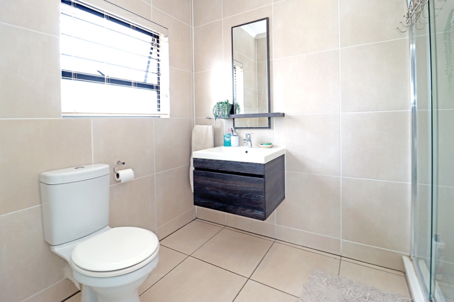2 Bedroom Property for Sale in Greenstone Hill Gauteng