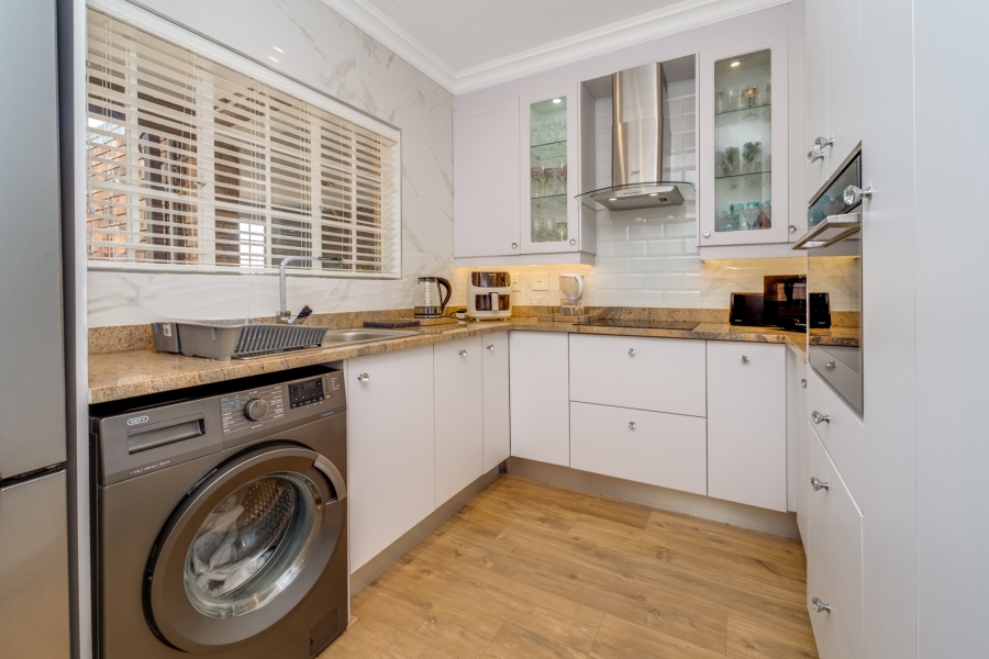 1 Bedroom Property for Sale in Bryanston Gauteng