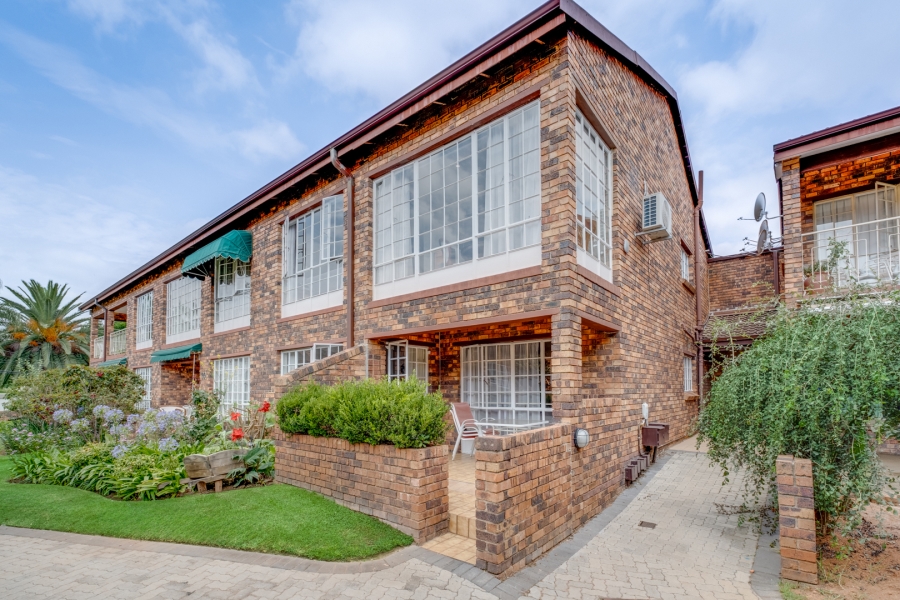 1 Bedroom Property for Sale in Bryanston Gauteng