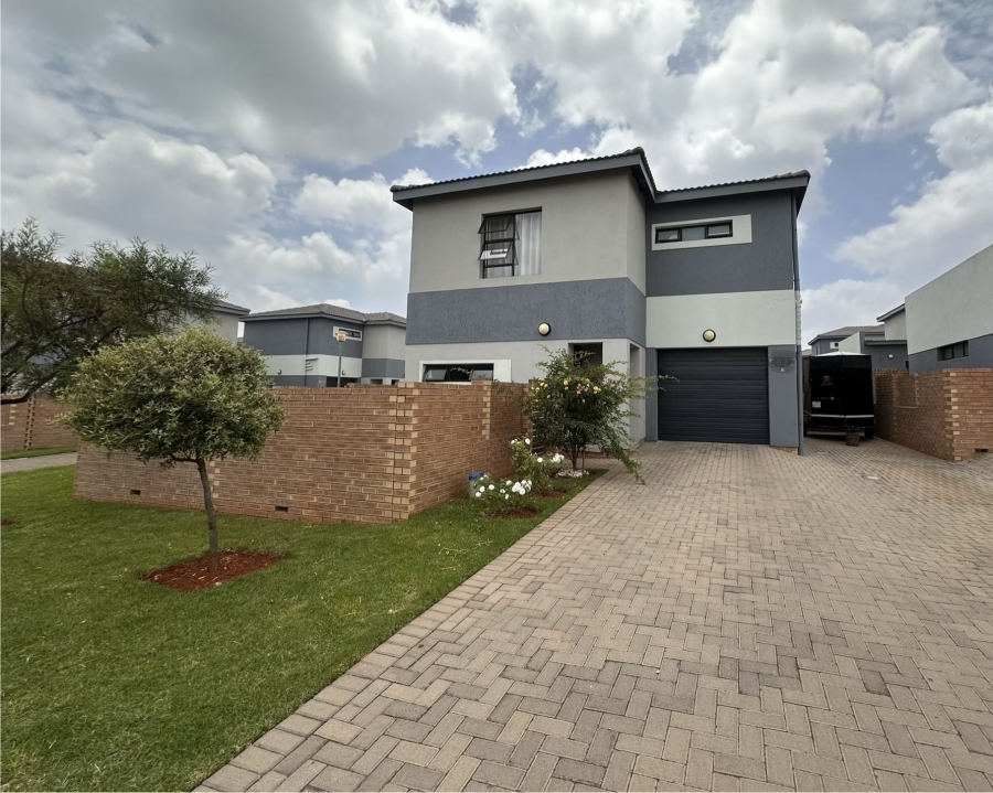 3 Bedroom Property for Sale in Thatchfield Estate Gauteng