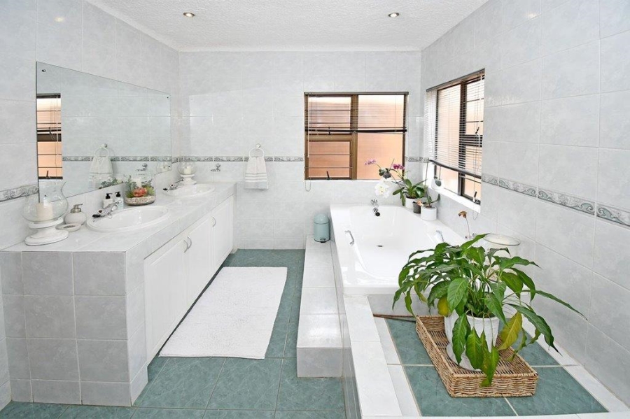 4 Bedroom Property for Sale in Dowerglen Ext 5 Gauteng