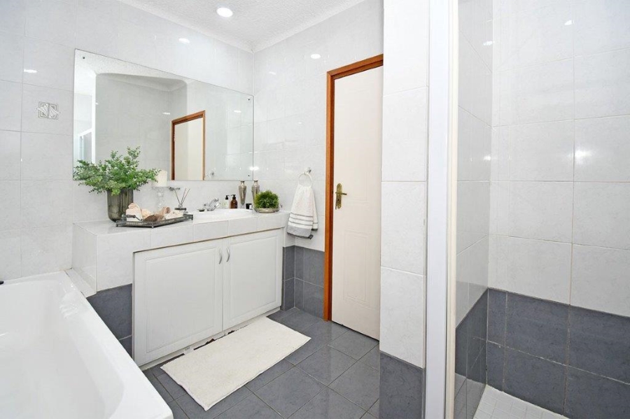 4 Bedroom Property for Sale in Dowerglen Ext 5 Gauteng