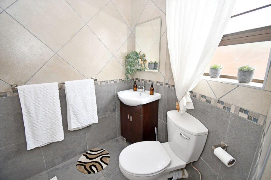 4 Bedroom Property for Sale in Dowerglen Ext 5 Gauteng