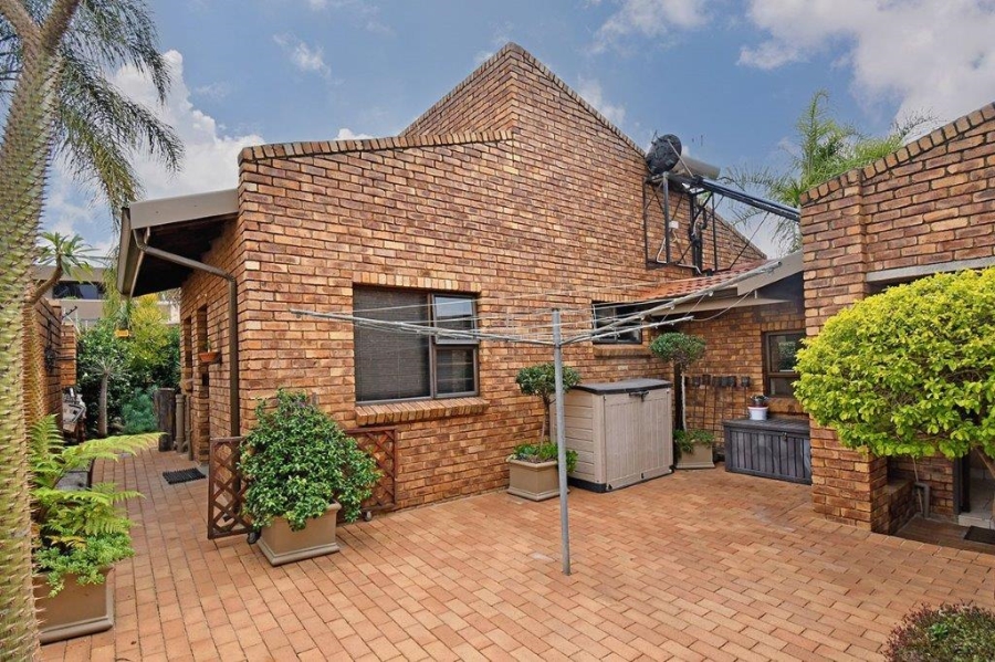 4 Bedroom Property for Sale in Dowerglen Ext 5 Gauteng