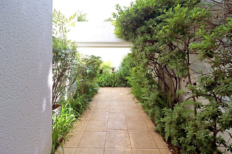 To Let 3 Bedroom Property for Rent in Atholl Gauteng