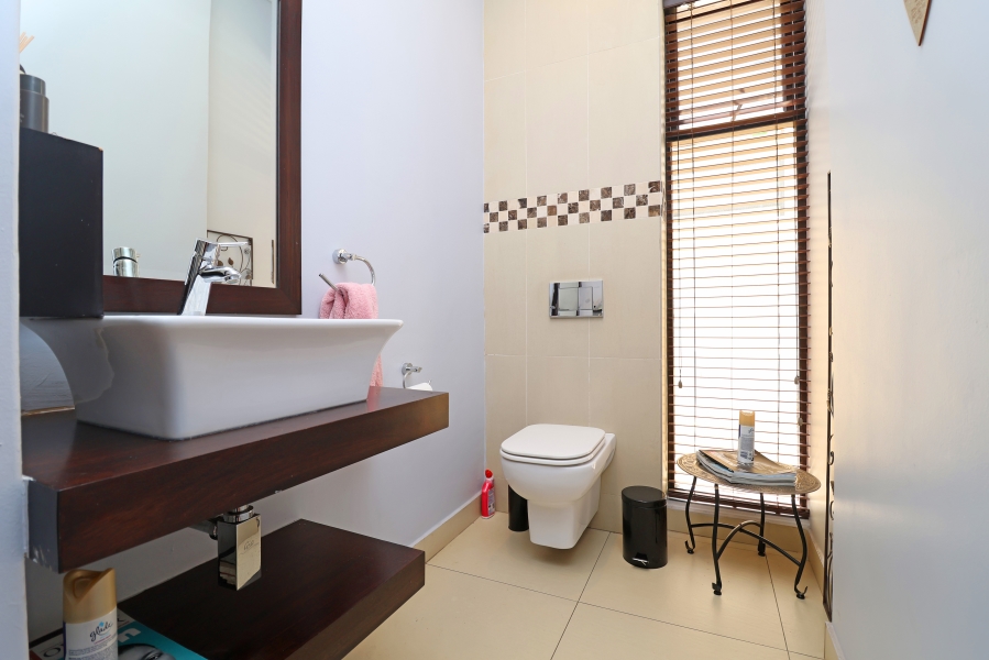 To Let 4 Bedroom Property for Rent in Bryanston Gauteng