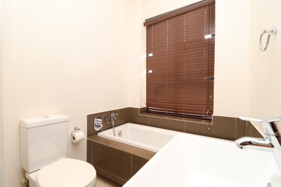 To Let 4 Bedroom Property for Rent in Bryanston Gauteng