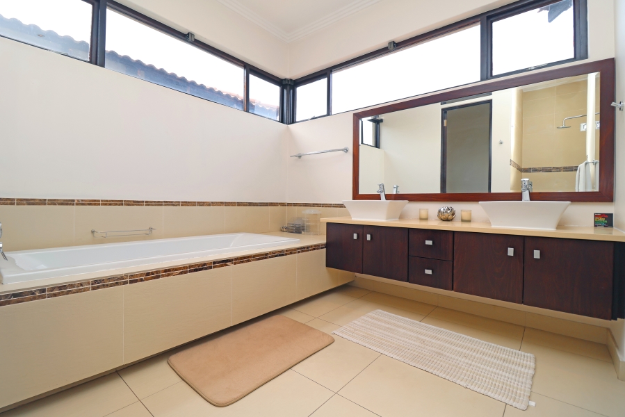 To Let 4 Bedroom Property for Rent in Bryanston Gauteng