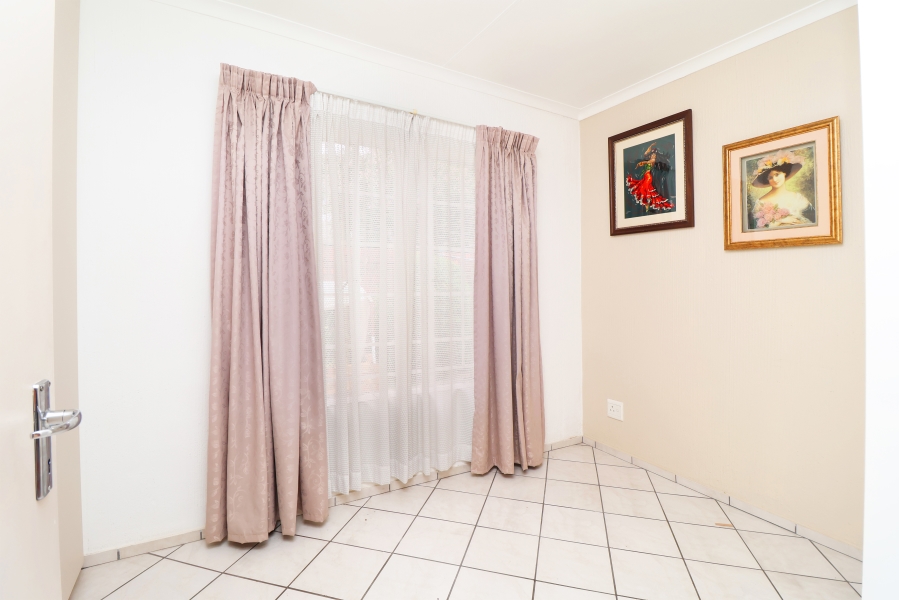 2 Bedroom Property for Sale in Weltevreden Park Gauteng
