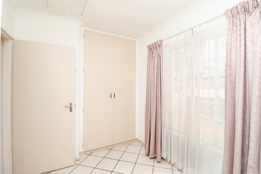 2 Bedroom Property for Sale in Weltevreden Park Gauteng