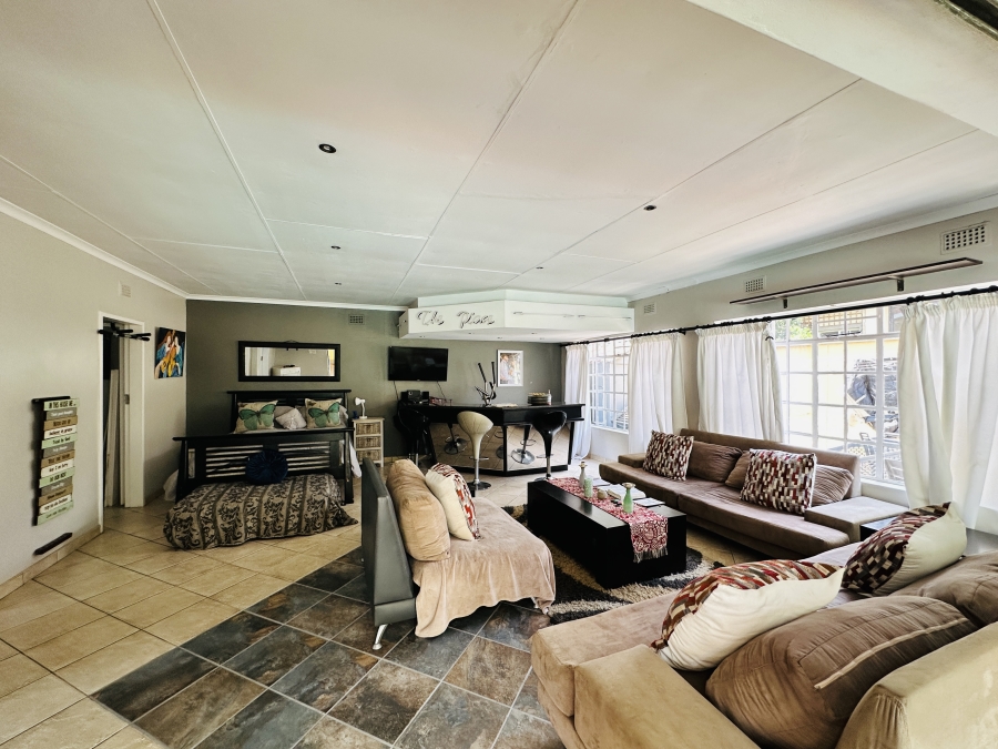 5 Bedroom Property for Sale in Lambton Gauteng