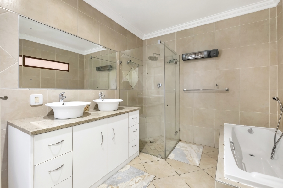 4 Bedroom Property for Sale in Morningside Manor Gauteng