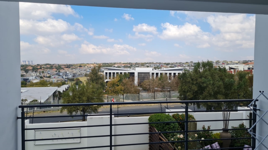 To Let 3 Bedroom Property for Rent in Greenstone Hill Gauteng