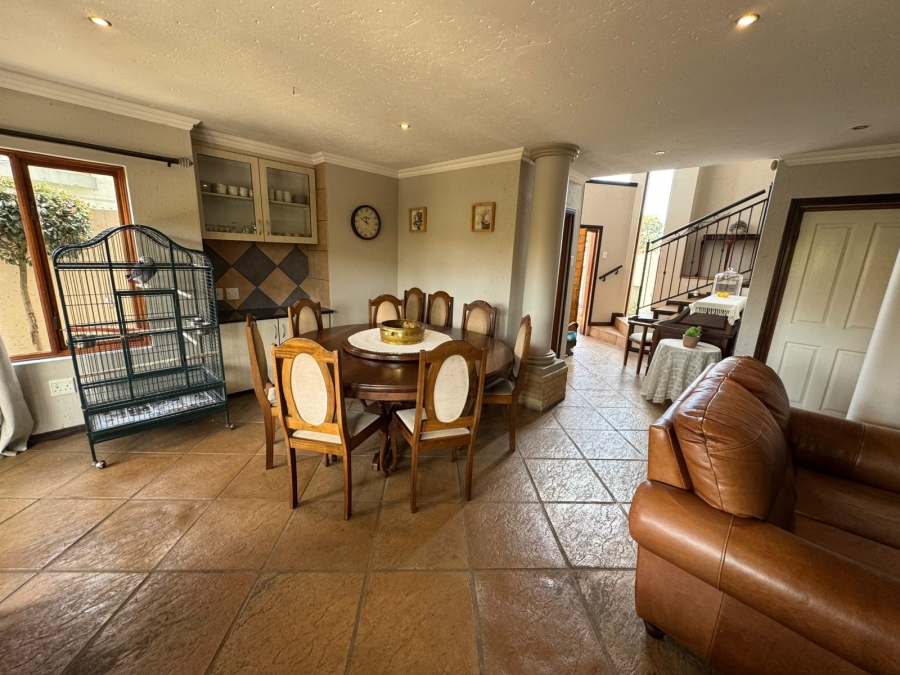 4 Bedroom Property for Sale in Sonneveld Gauteng