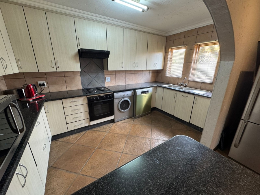 4 Bedroom Property for Sale in Sonneveld Gauteng