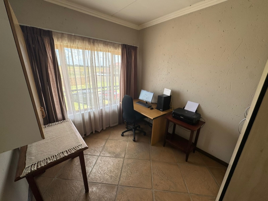 4 Bedroom Property for Sale in Sonneveld Gauteng