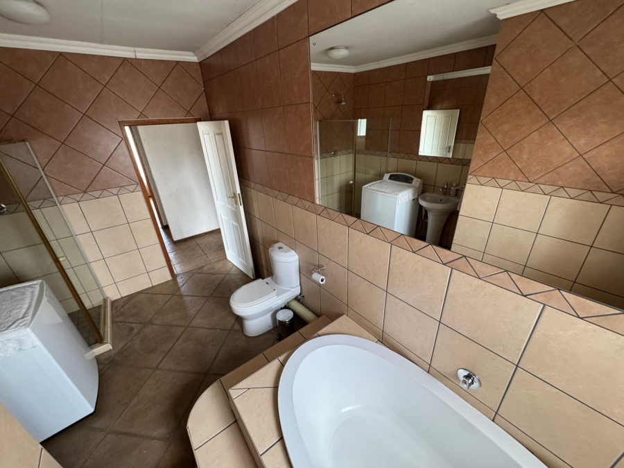 4 Bedroom Property for Sale in Sonneveld Gauteng