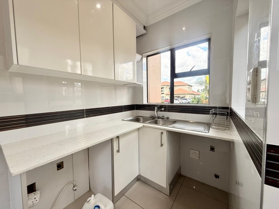 To Let 5 Bedroom Property for Rent in Monavoni Gauteng