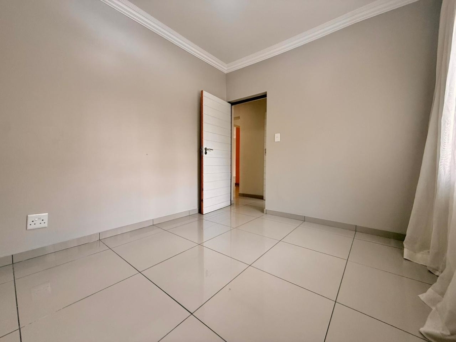 To Let 5 Bedroom Property for Rent in Monavoni Gauteng