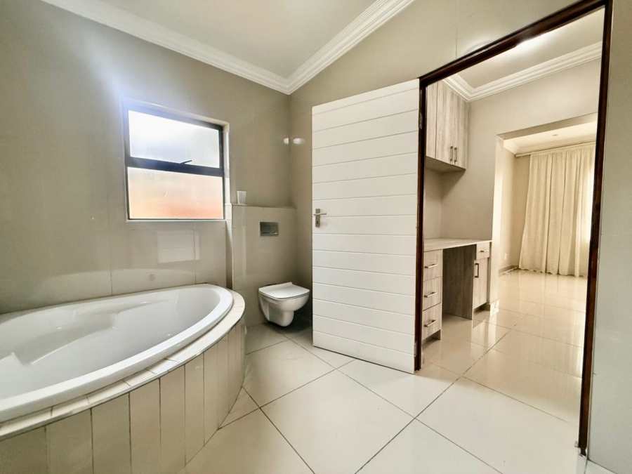 To Let 5 Bedroom Property for Rent in Monavoni Gauteng