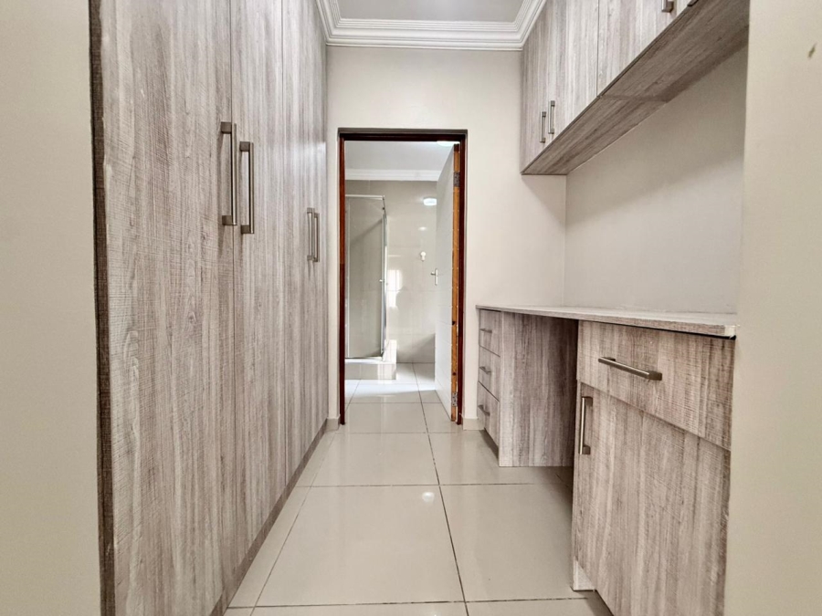 To Let 5 Bedroom Property for Rent in Monavoni Gauteng