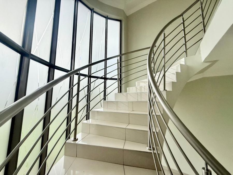 To Let 5 Bedroom Property for Rent in Monavoni Gauteng