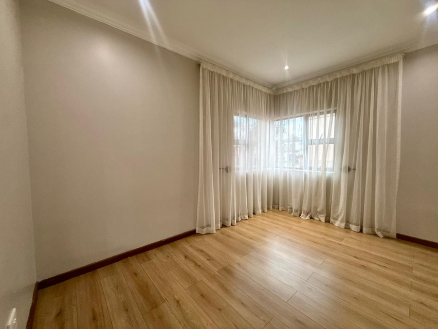 To Let 5 Bedroom Property for Rent in Monavoni Gauteng