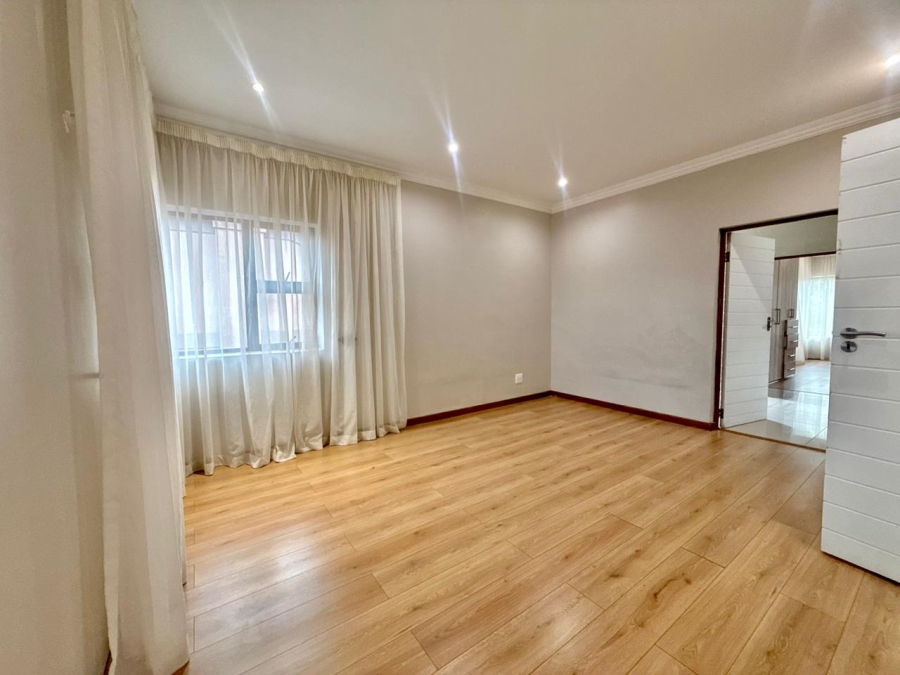 To Let 5 Bedroom Property for Rent in Monavoni Gauteng