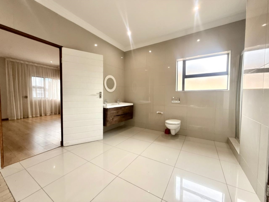 To Let 5 Bedroom Property for Rent in Monavoni Gauteng
