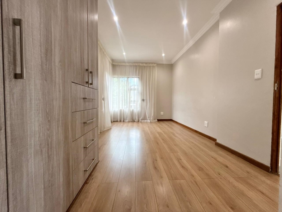 To Let 5 Bedroom Property for Rent in Monavoni Gauteng