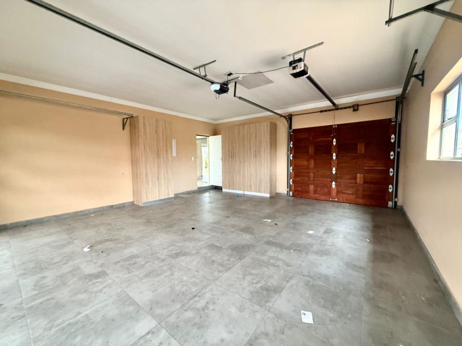To Let 5 Bedroom Property for Rent in Monavoni Gauteng