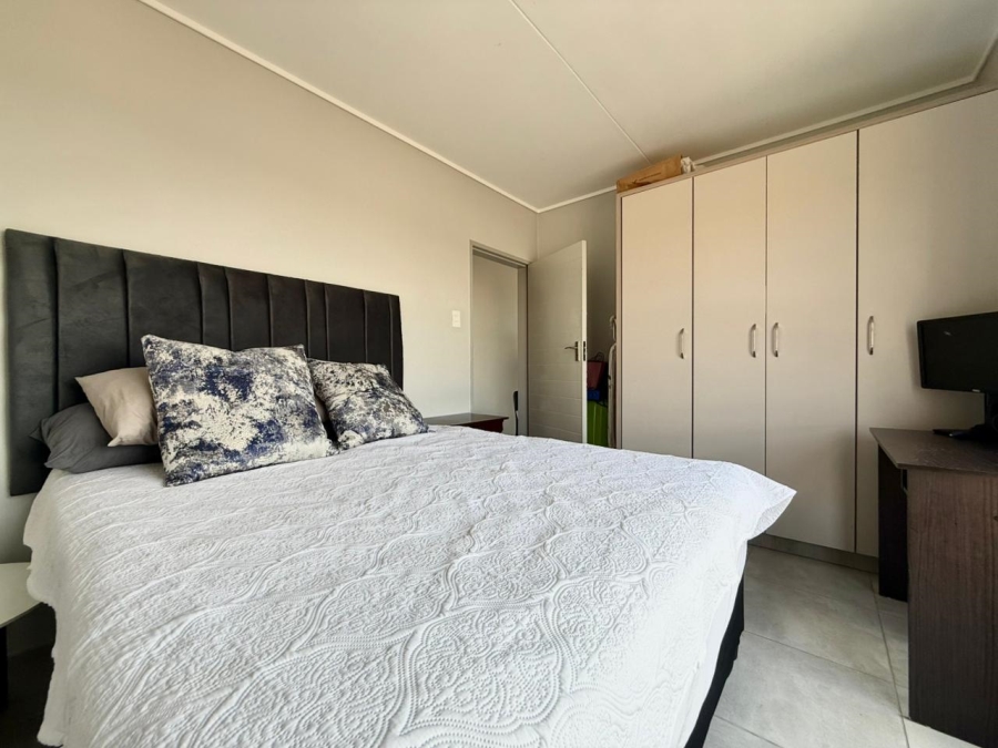 To Let 2 Bedroom Property for Rent in Amberfield Gauteng