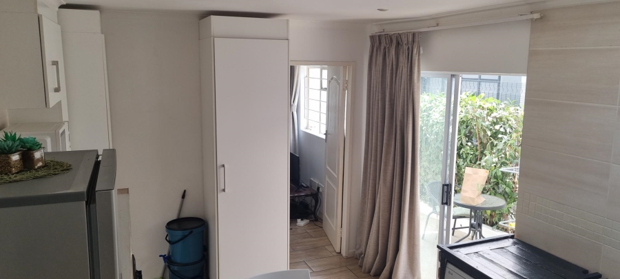To Let 1 Bedroom Property for Rent in Parktown North Gauteng