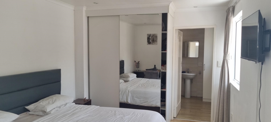 To Let 1 Bedroom Property for Rent in Parktown North Gauteng
