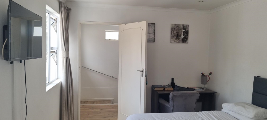 To Let 1 Bedroom Property for Rent in Parktown North Gauteng