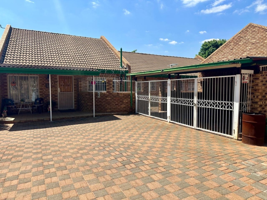 3 Bedroom Property for Sale in Westonaria Gauteng