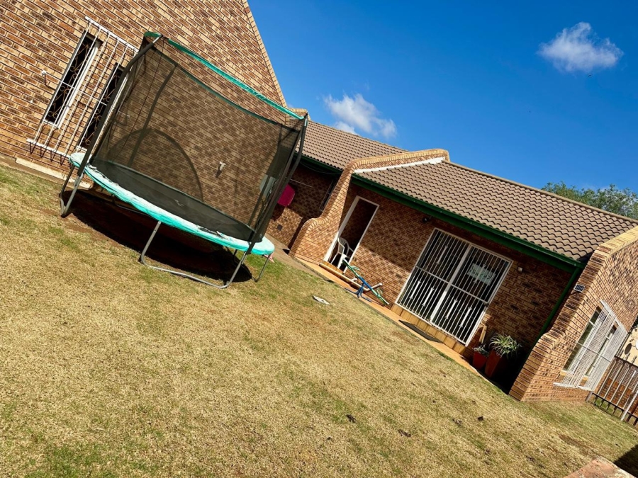 3 Bedroom Property for Sale in Westonaria Gauteng