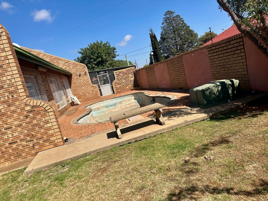 3 Bedroom Property for Sale in Westonaria Gauteng