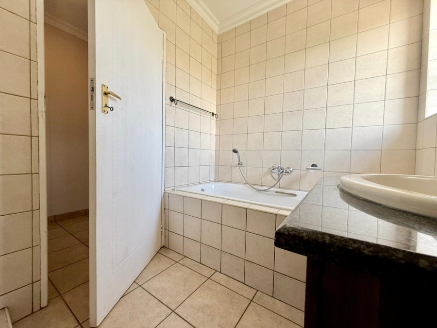 4 Bedroom Property for Sale in Amberfield Gauteng