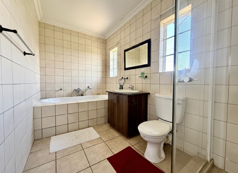 4 Bedroom Property for Sale in Amberfield Gauteng