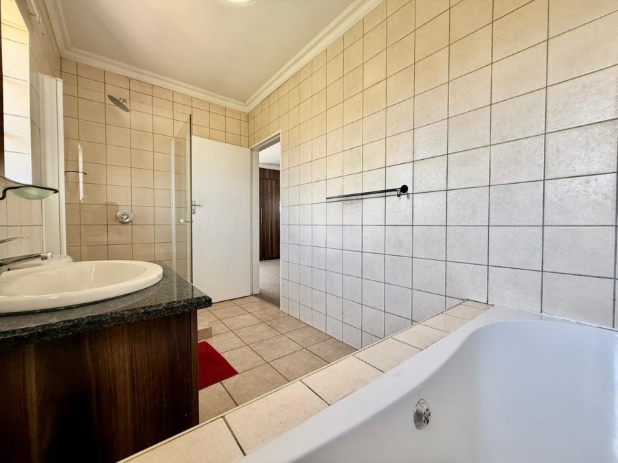 4 Bedroom Property for Sale in Amberfield Gauteng